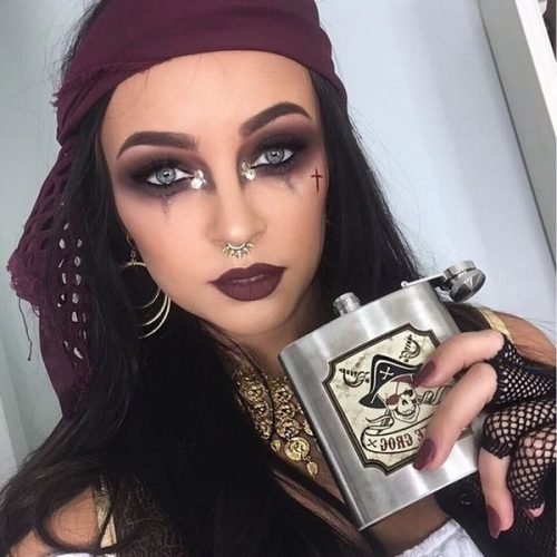 Piraten-Make-up für tiefe Augen