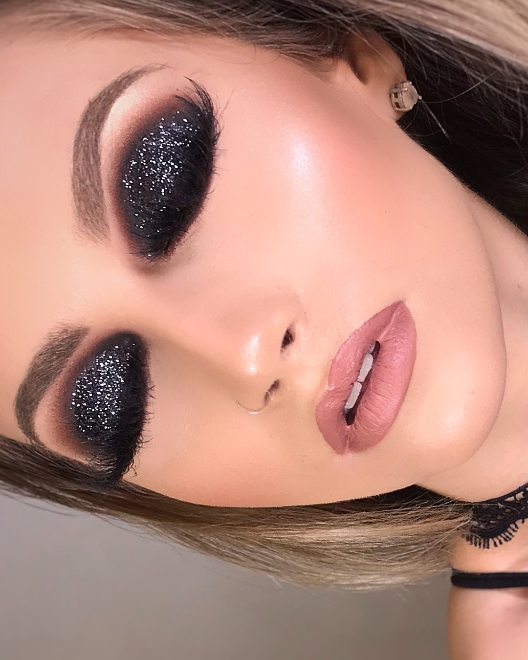 Ojos oscuros: 45 ideas de maquillaje para inspirarte - 1660586936 102 tutorial y 45 opciones para un maquillaje poderoso