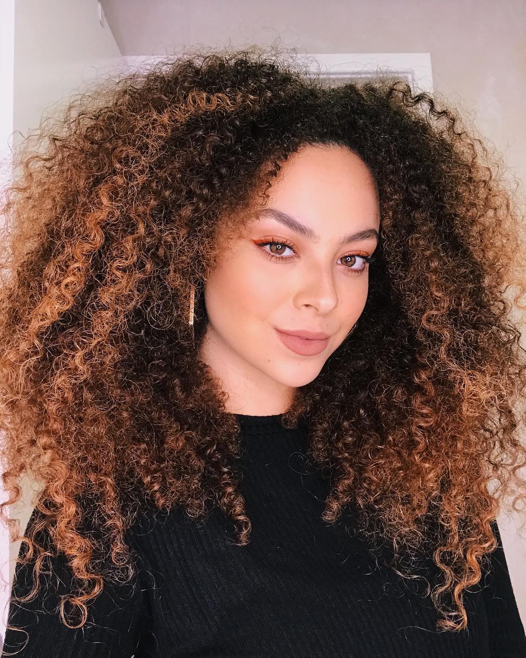 Descubre cómo lograr un delineado clásico a la perfección - 1660593579 581 aprende a hacer esta linea atemporal a la perfeccion