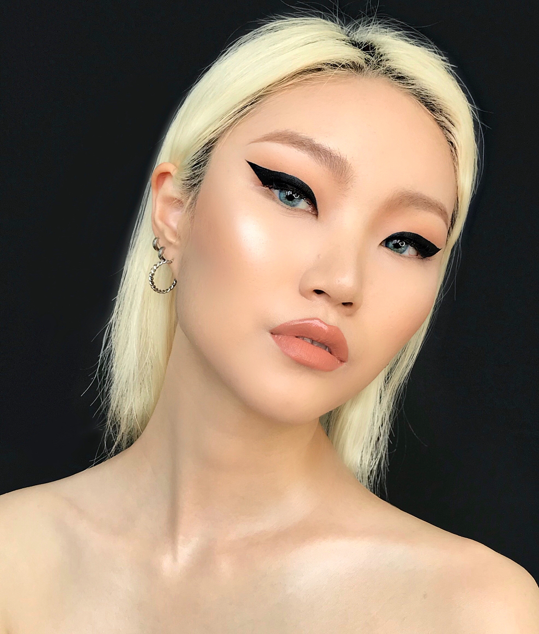 40 imágenes y consejos para lograr el maquillaje de ojos correcto - 1660594134 49 40 fotos y trucos para conseguir el maquillaje adecuado