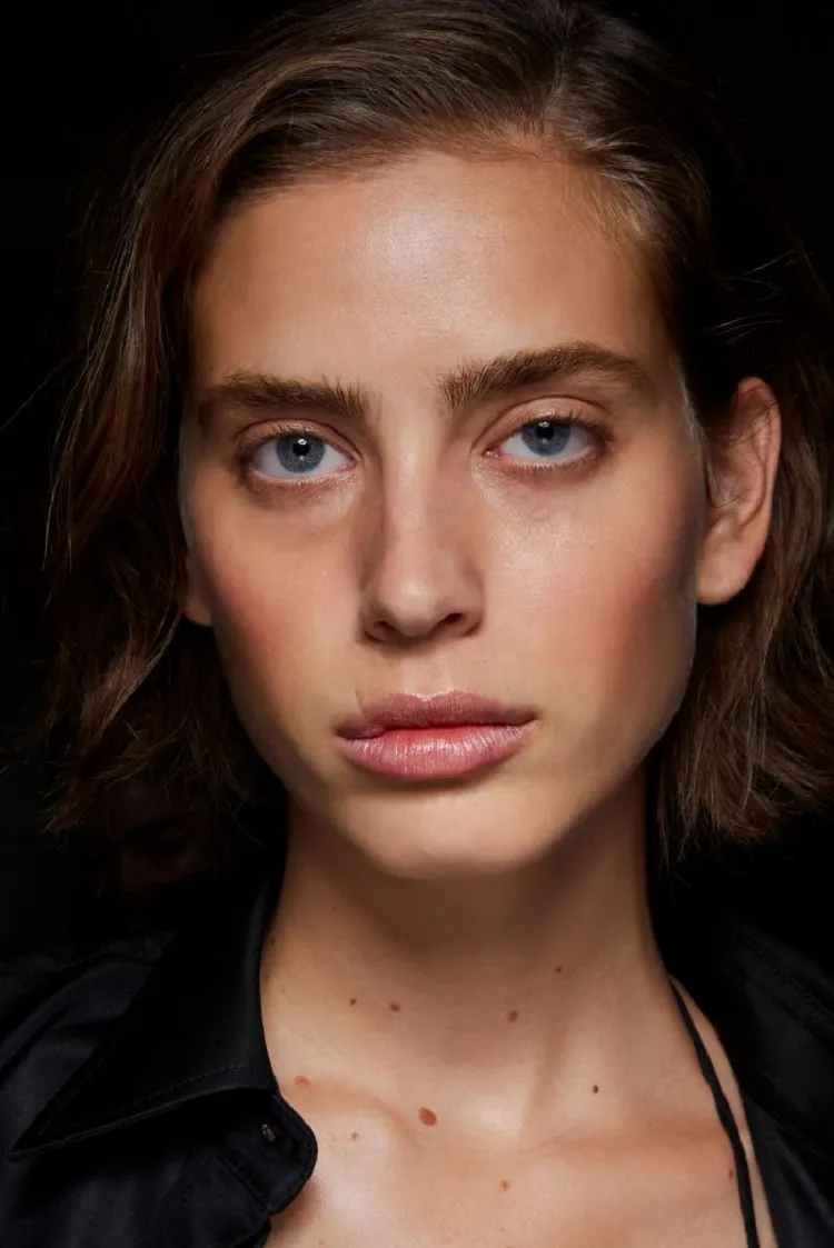 qué maquillar en una piel bronceada para disimular una quemadura de sol