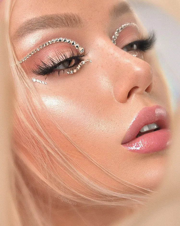 tendencia de ojos de cristal maquillaje de cristal maquillaje mujer tendencias 2022