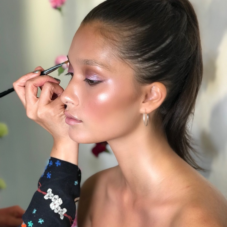 cómo lograr un maquillaje de piel de vidrio paso a paso con consejos de maquillaje