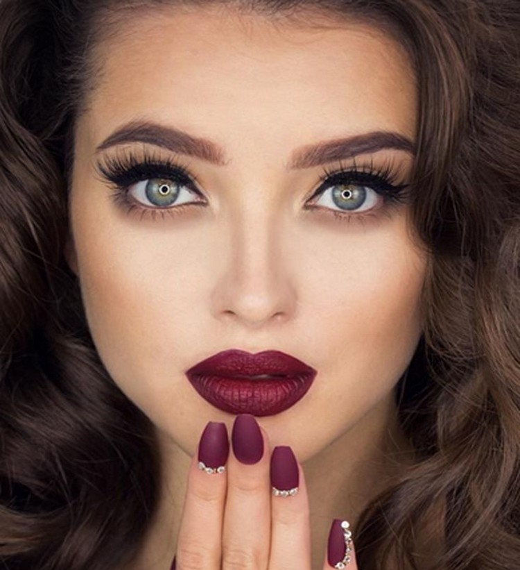 maquillaje ahumado top 20 looks sensuales temporada más reciente tendencias maquillaje femenino