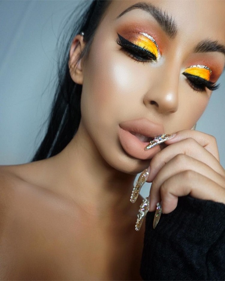 maquillaje para fiesta rosa y plata amarilla