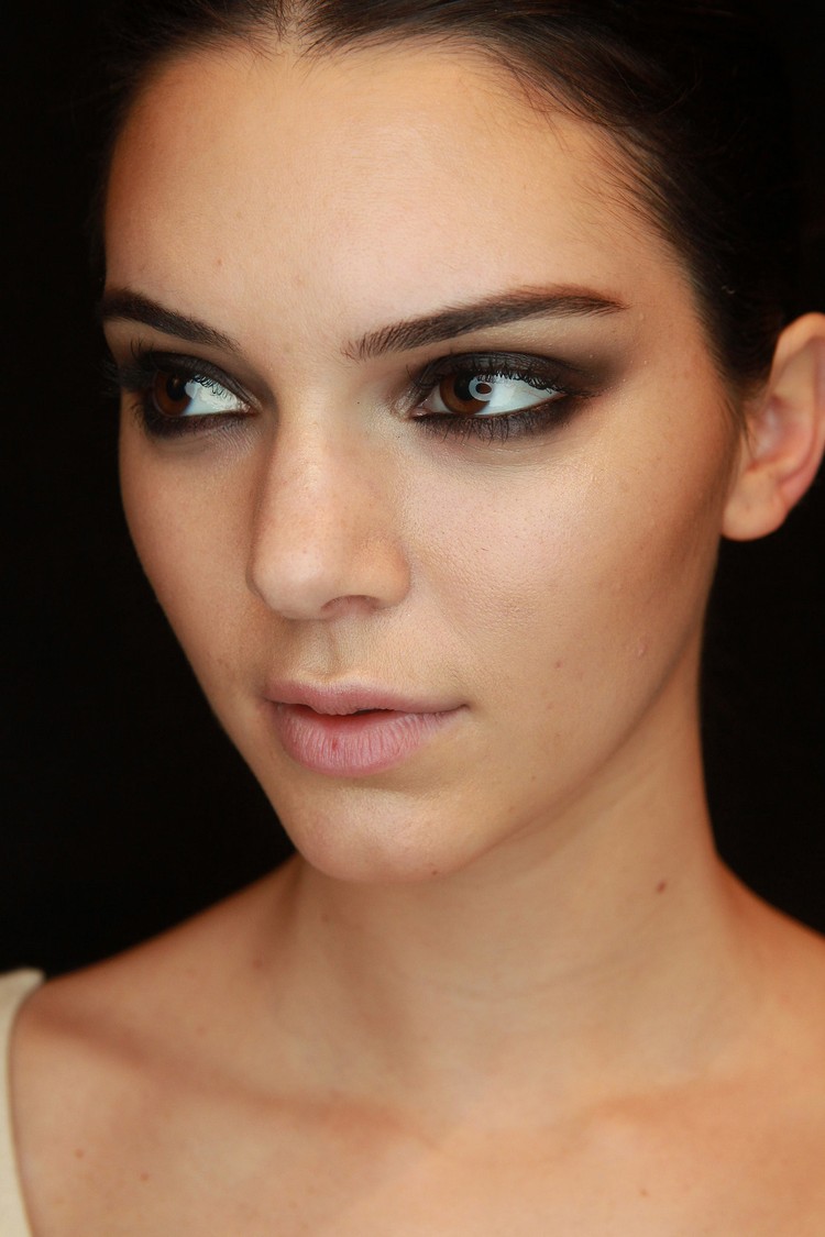 maquillaje noche 2015-accentuate-eyes-eyeshadow-black-rimel