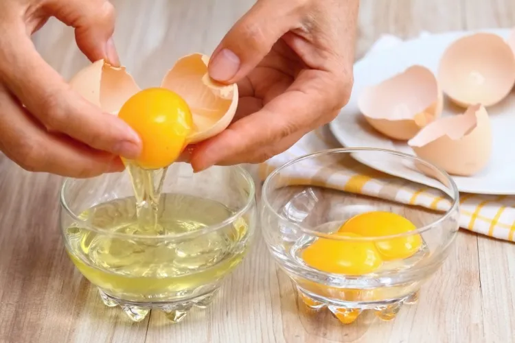 Cómo conseguir cejas gruesas de yema de huevo