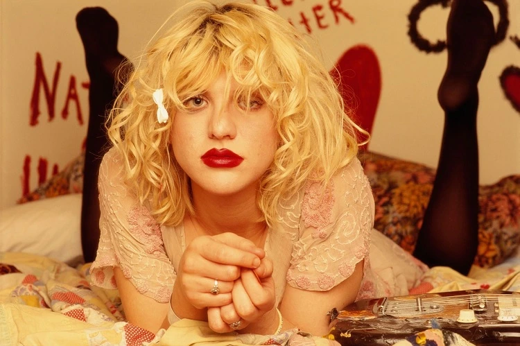 Courtney Love maquillaje años 90