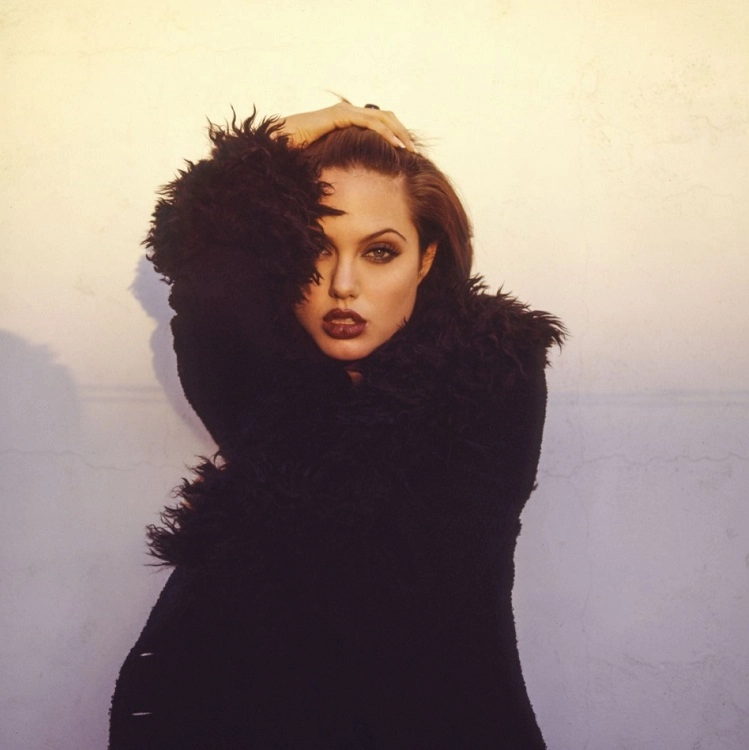 Maquillaje Angelina Jolie años 90