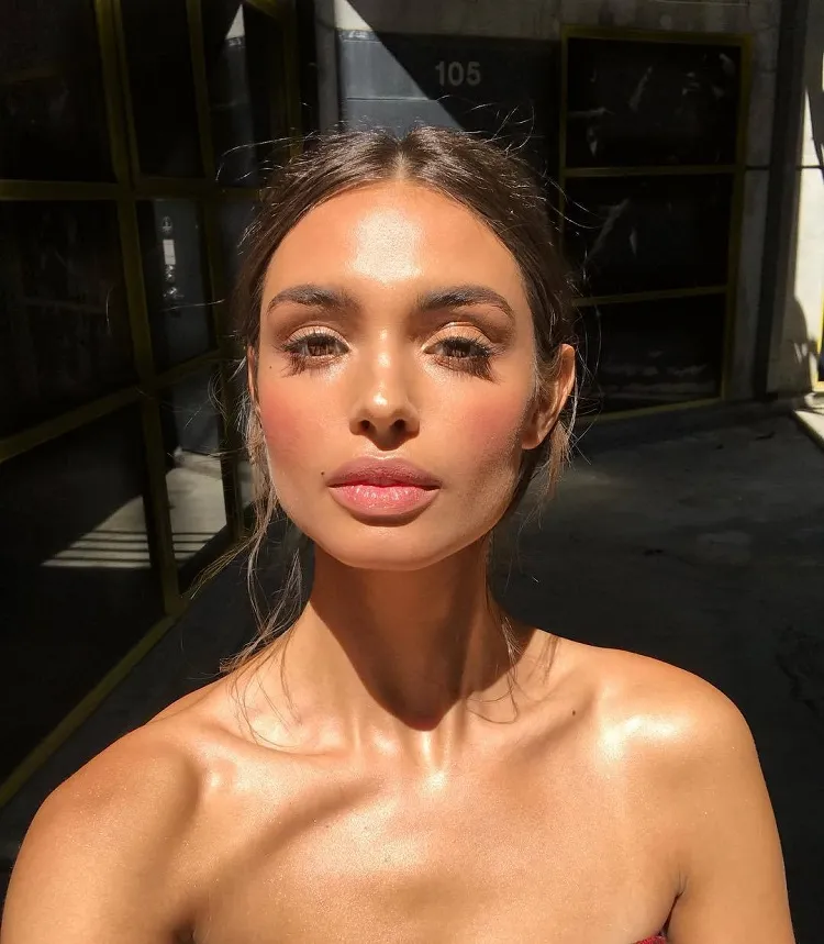 como maquillarse cuando se esta bronceada en verano tips de maquillaje para piel bronceada